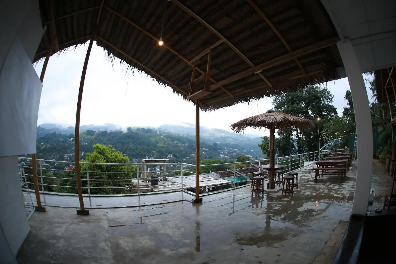 Deck On The Hills Hostel Κάντι