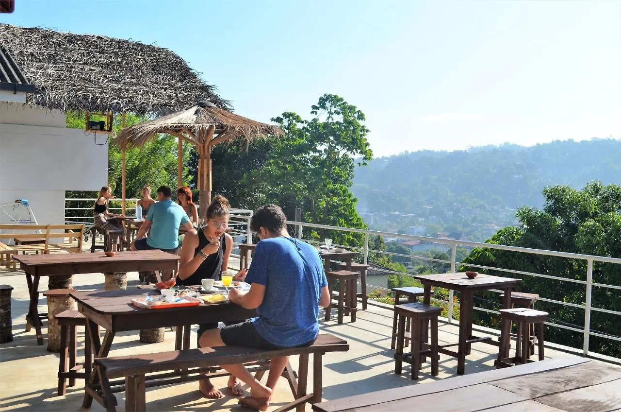 Deck On The Hills Hostel Κάντι